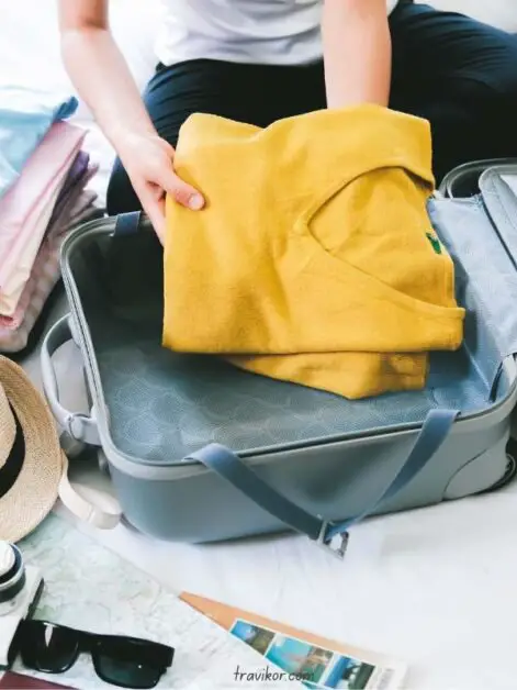 Clothing-Checklist-travel-packing-checklists-and-tips