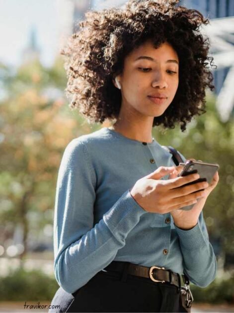 Communication-and-Connectivity-how-to-prepare-for-a-long-term-travel