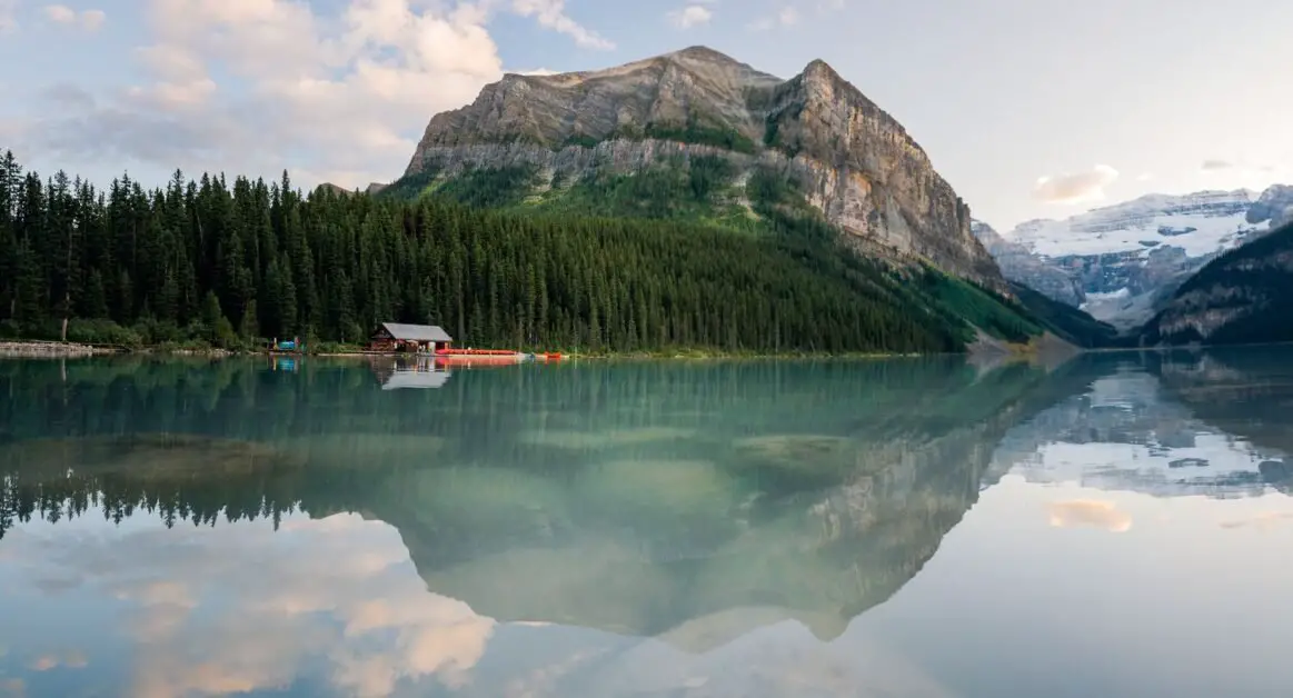 This -image-shows-Banff- National- Park-Canada