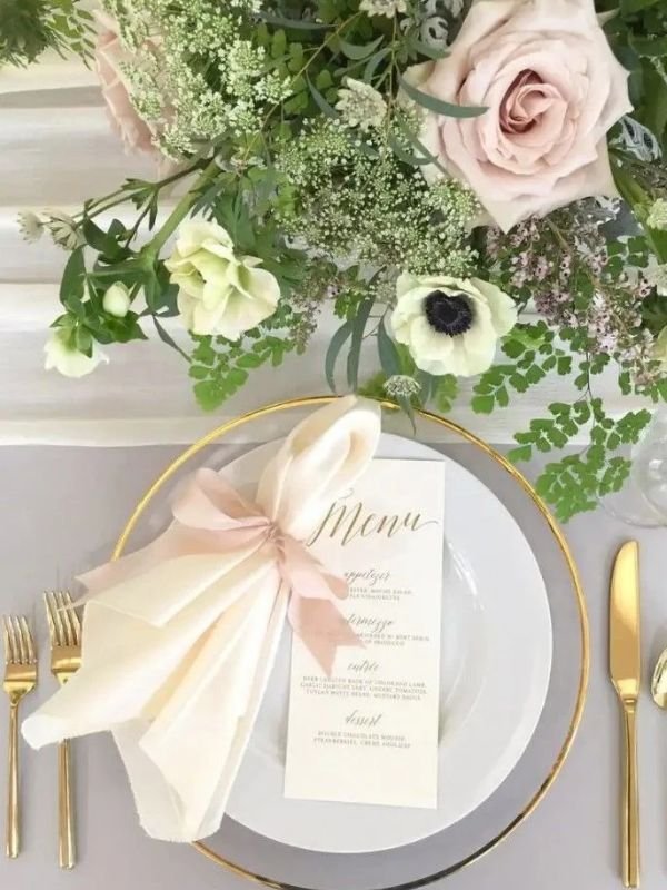 Napkin-Folds-to-Elevate-the-Table-Setting-as-wedding-table-decorations